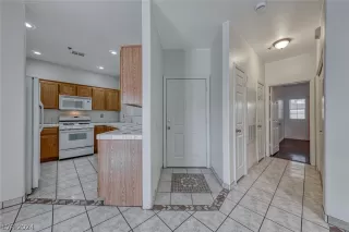 Photo #6: 2586284 Listing