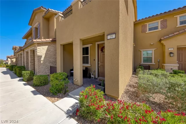 MLS: 2586331 Condo For Sale