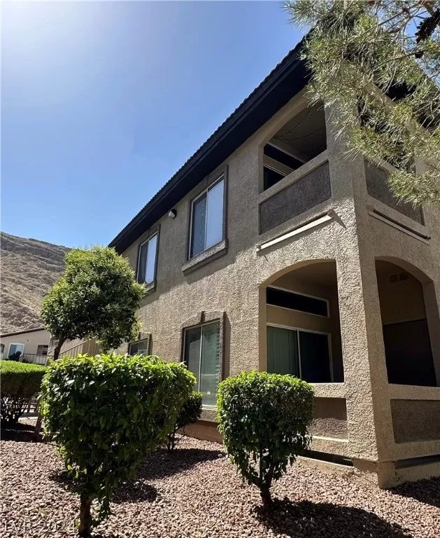 MLS: 2586363 Condo For Sale