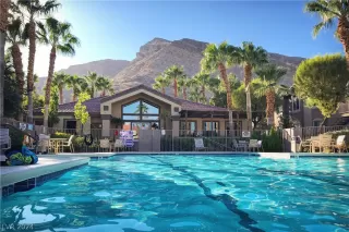 Photo #2: 2586363 Listing