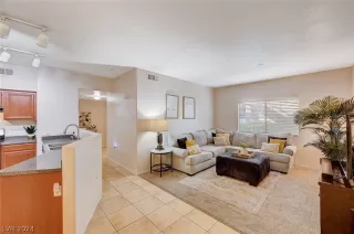 Photo #2: 2586369 Listing