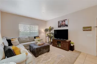 Photo #3: 2586369 Listing