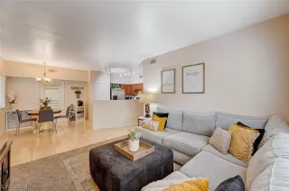 Photo #4: 2586369 Listing