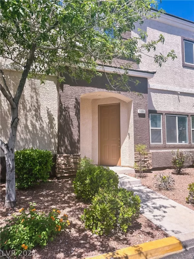MLS: 2586395 Condo For Sale