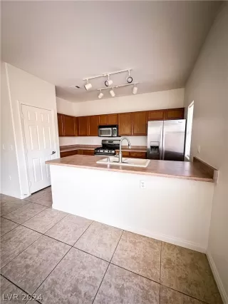 Photo #5: 2586395 Listing 