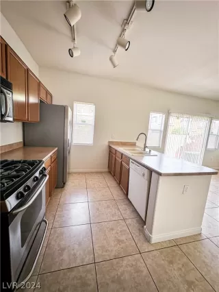 Photo #6: 2586395 Listing 