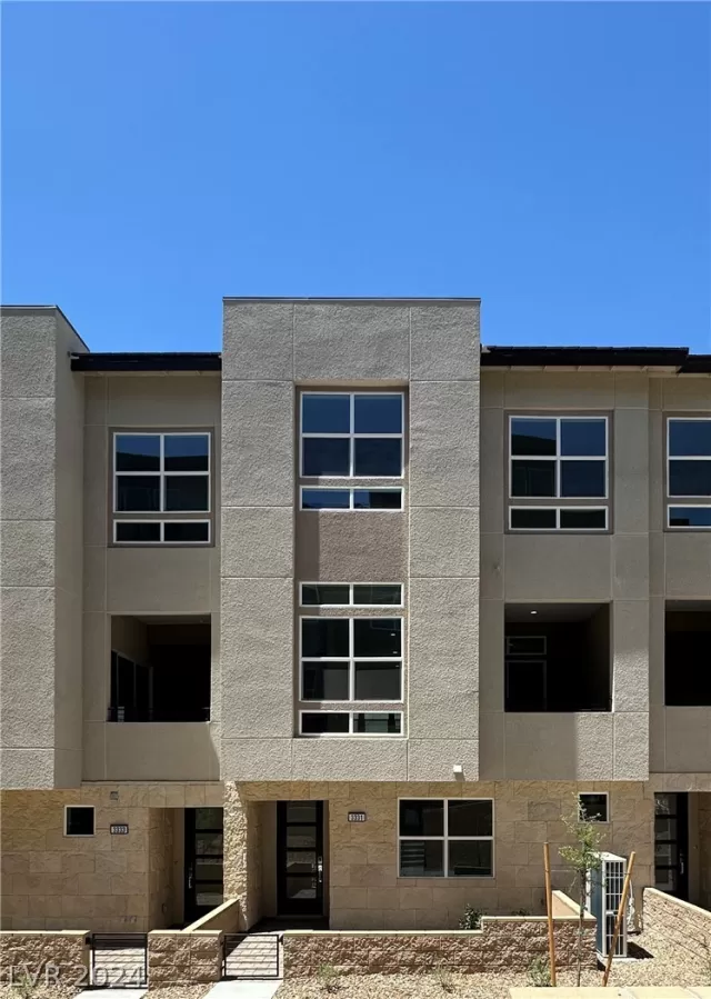 MLS: 2586406 Condo For Sale