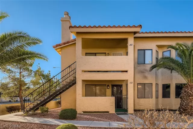 MLS: 2586431 Condo For Sale