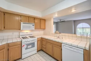 Photo #3: 2586482 Listing