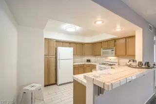 Photo #5: 2586482 Listing