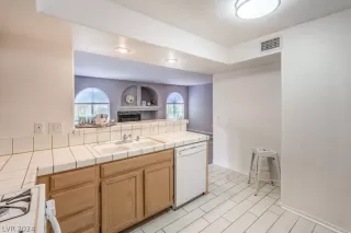 Photo #6: 2586482 Listing