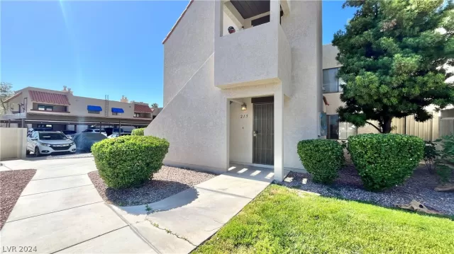 MLS: 2586509 Condo For Sale