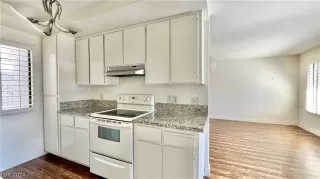 Photo #4: 2586509 Listing