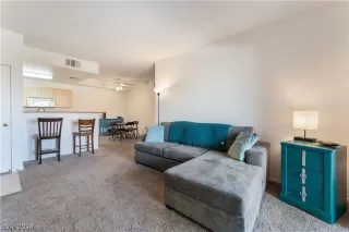 Photo #4: 2586560 Listing