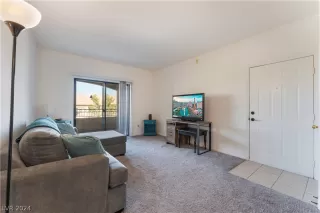 Photo #5: 2586560 Listing