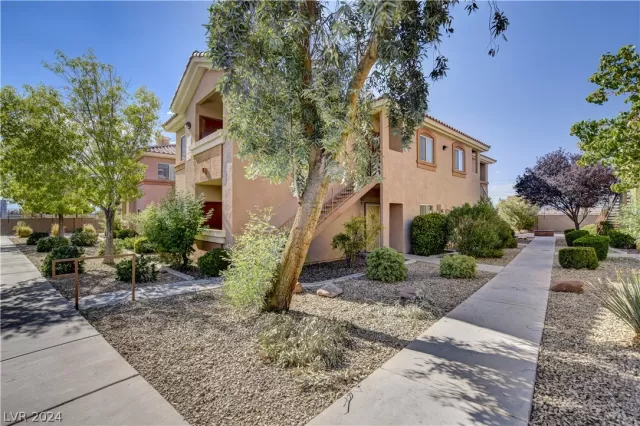 MLS: 2586568 Condo For Sale