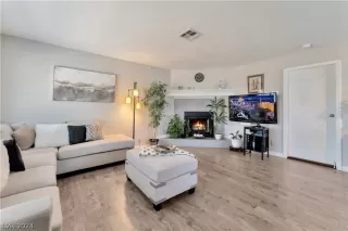 Photo #6: 2586649 Listing