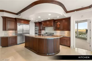 Photo #6: 2586700 Listing