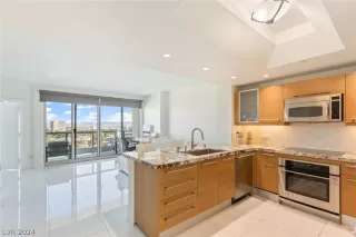 Photo #2: 2586746 Listing