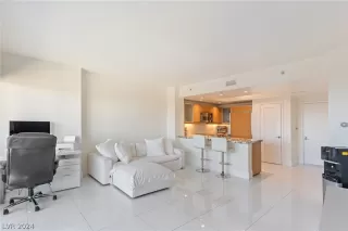 Photo #3: 2586746 Listing