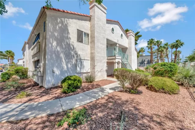 MLS: 2586774 Condo For Sale