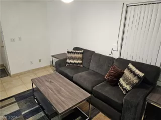 Photo #3: 2586780 Listing