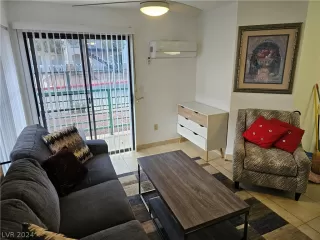 Photo #6: 2586780 Listing