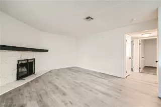 Photo #3: 2586809 Listing