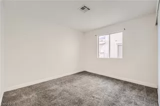 Photo #5: 2586809 Listing