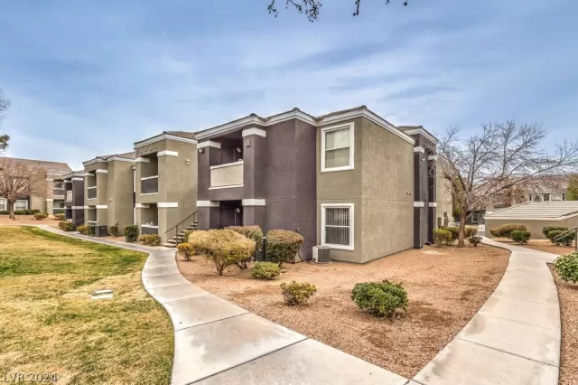 MLS: 2586824 Condo For Sale