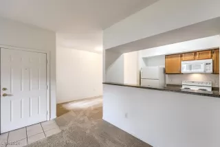 Photo #5: 2586824 Listing