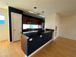 Photo #5: 2586829 Listing 