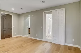 Photo #6: 2586838 Listing