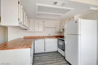 Photo #4: 2586841 Listing