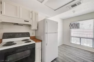 Photo #6: 2586841 Listing