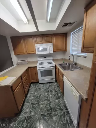 Photo #3: 2586854 Listing 