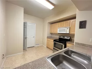 Photo #4: 2586857 Listing