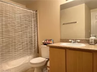 Photo #5: 2586857 Listing