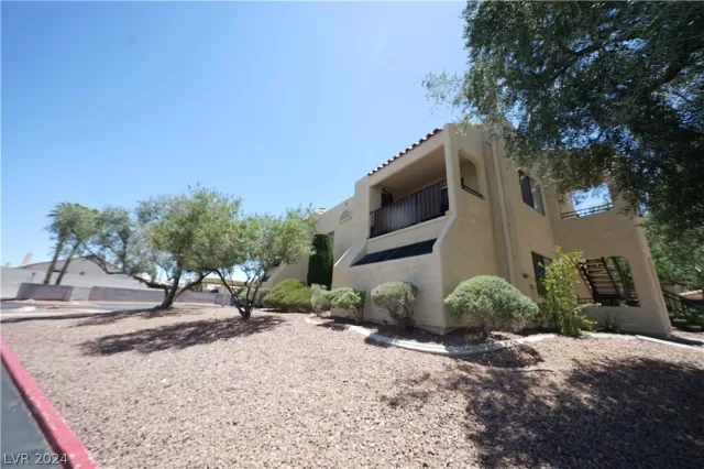 MLS: 2586860 Condo For Sale