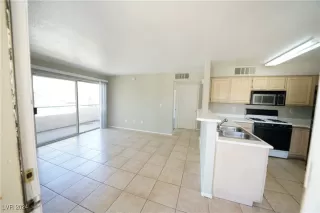 Photo #5: 2586867 Listing 