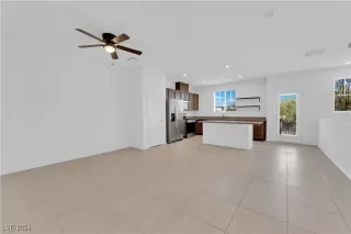 Photo #4: 2586871 Listing