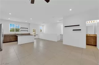 Photo #5: 2586871 Listing