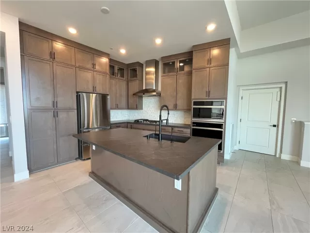 MLS: 2586873 Condo For Sale