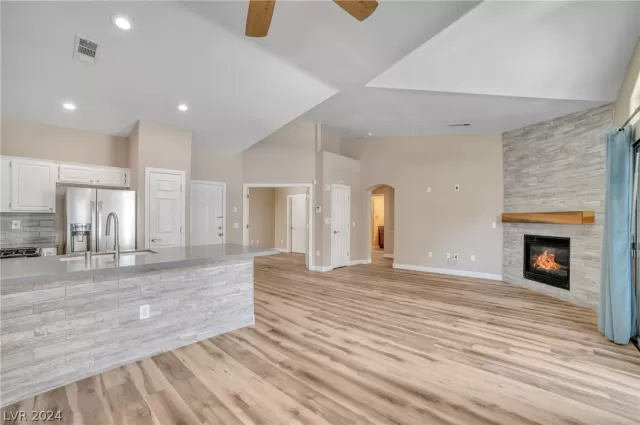MLS: 2586953 Condo For Sale
