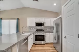 Photo #5: 2586953 Listing 