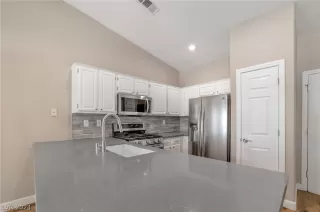 Photo #6: 2586953 Listing 