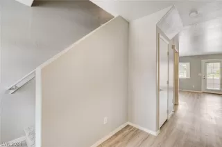 Photo #4: 2586976 Listing