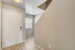 Photo #5: 2586976 Listing