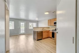 Photo #6: 2586976 Listing