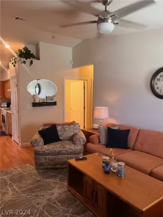 Photo #5: 2587022 Listing 